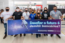 Bancários de Campo Grande e região protestam contra demissões no Bradesco