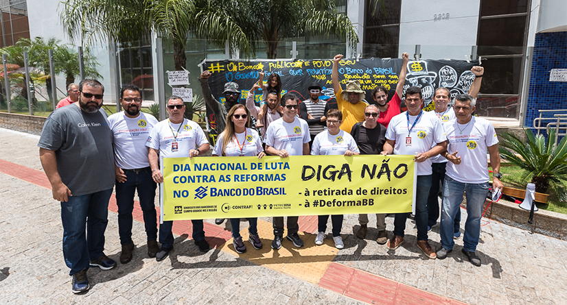 SindicarioNET - Sindicato dos Bancários realiza protesto contra